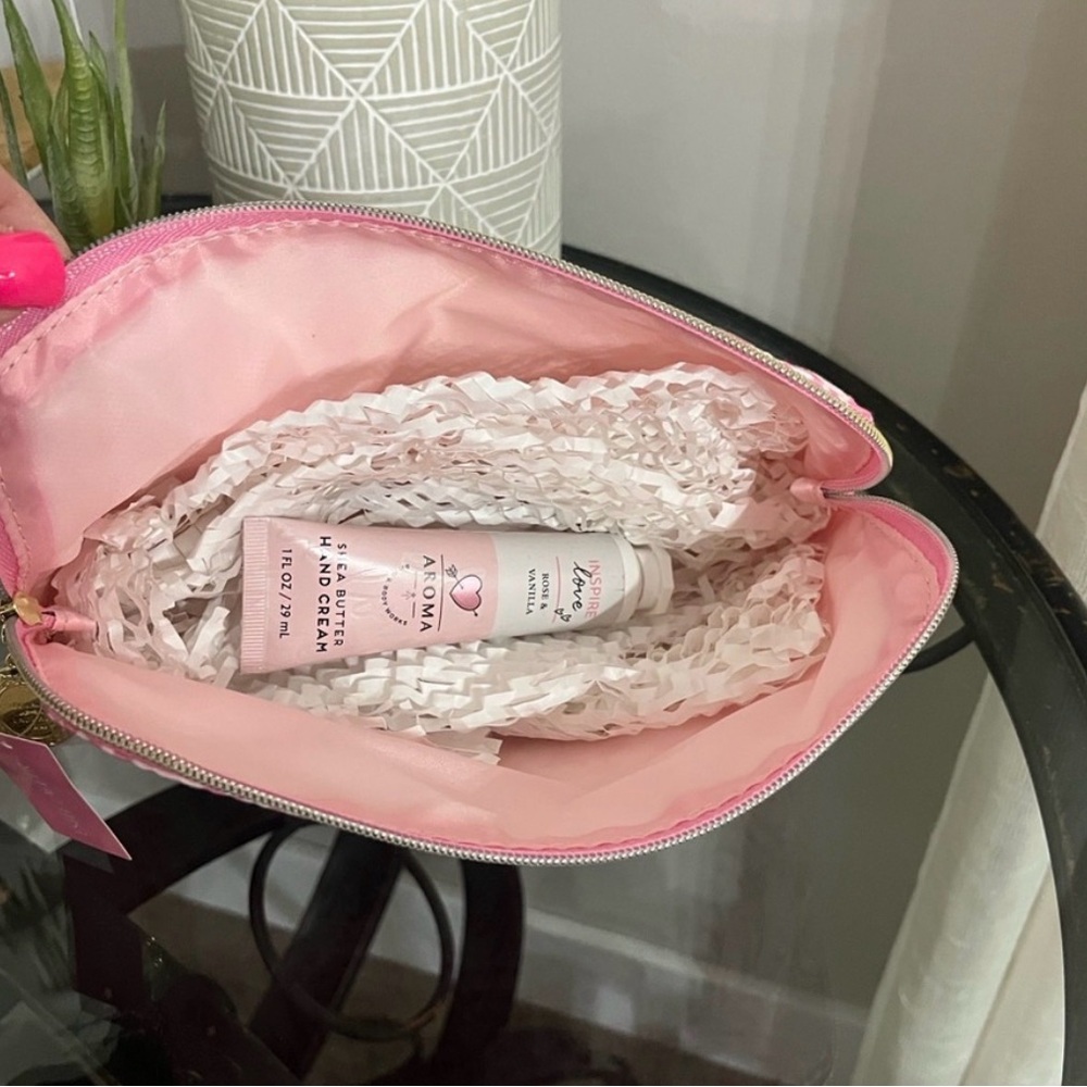 Exclusive Estee Lauder Laduree Bag w/Bath & Body Rose & Vanilla Lotion 🌿🆕🌿 - Picture 8 of 11